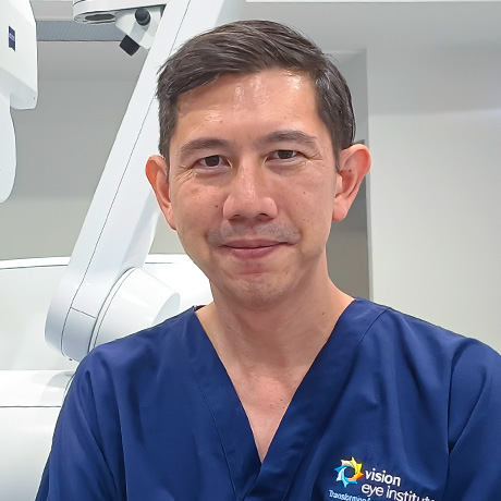 Headshot of A/Prof Colin Chan in blue scrubs in theatre at Chatswood Day Surgery