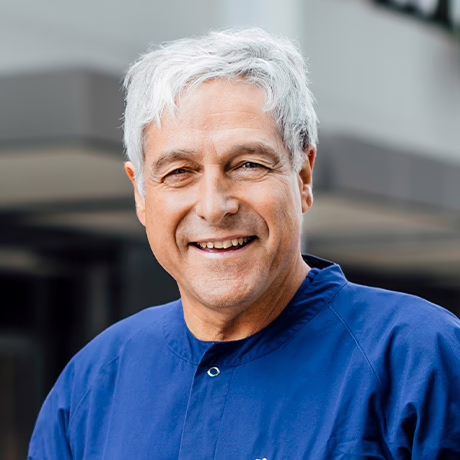 Headshot of Dr Gary Schiller in blue scrubs outside Forest Road Day Surgery